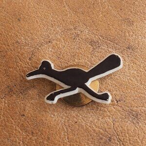 Roadrunner Bird Mascot Vintage Lapel Pin Tie Tack - Black & White Team Badge Pin
